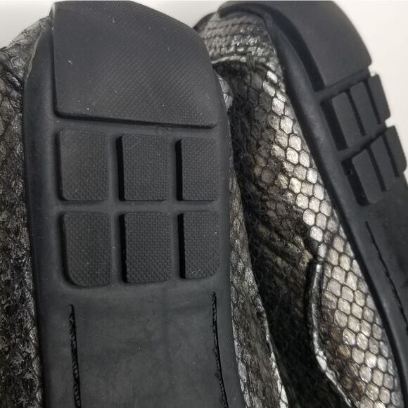 Clark's Artisan Women's Metallic Silver Snakeskin Slip On's Flats Loafer 7W - Picture 12 of 15